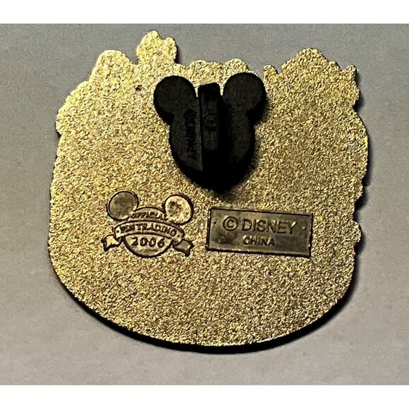 Disney DL Stitch Pin Running Track Suit Red Cap Silhouette Crowd 2006 49526 - Picture 2 of 2